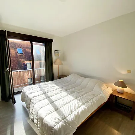 Lejlighed In By The *