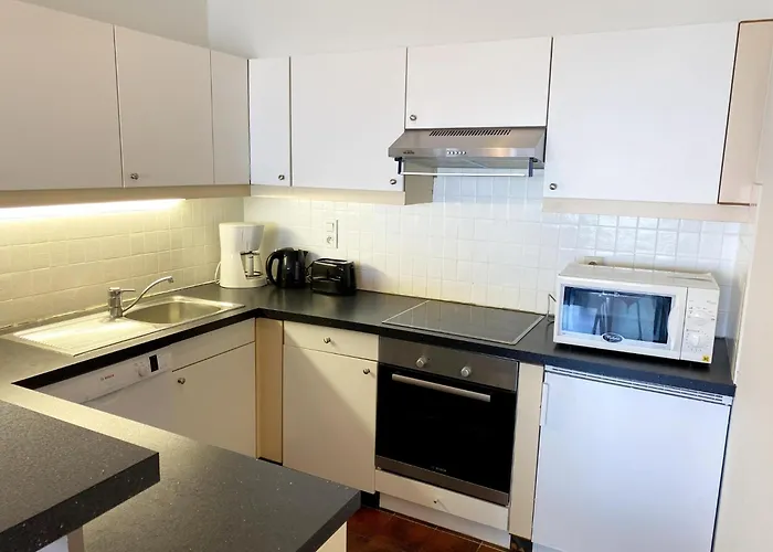 In By The Διαμέρισμα *